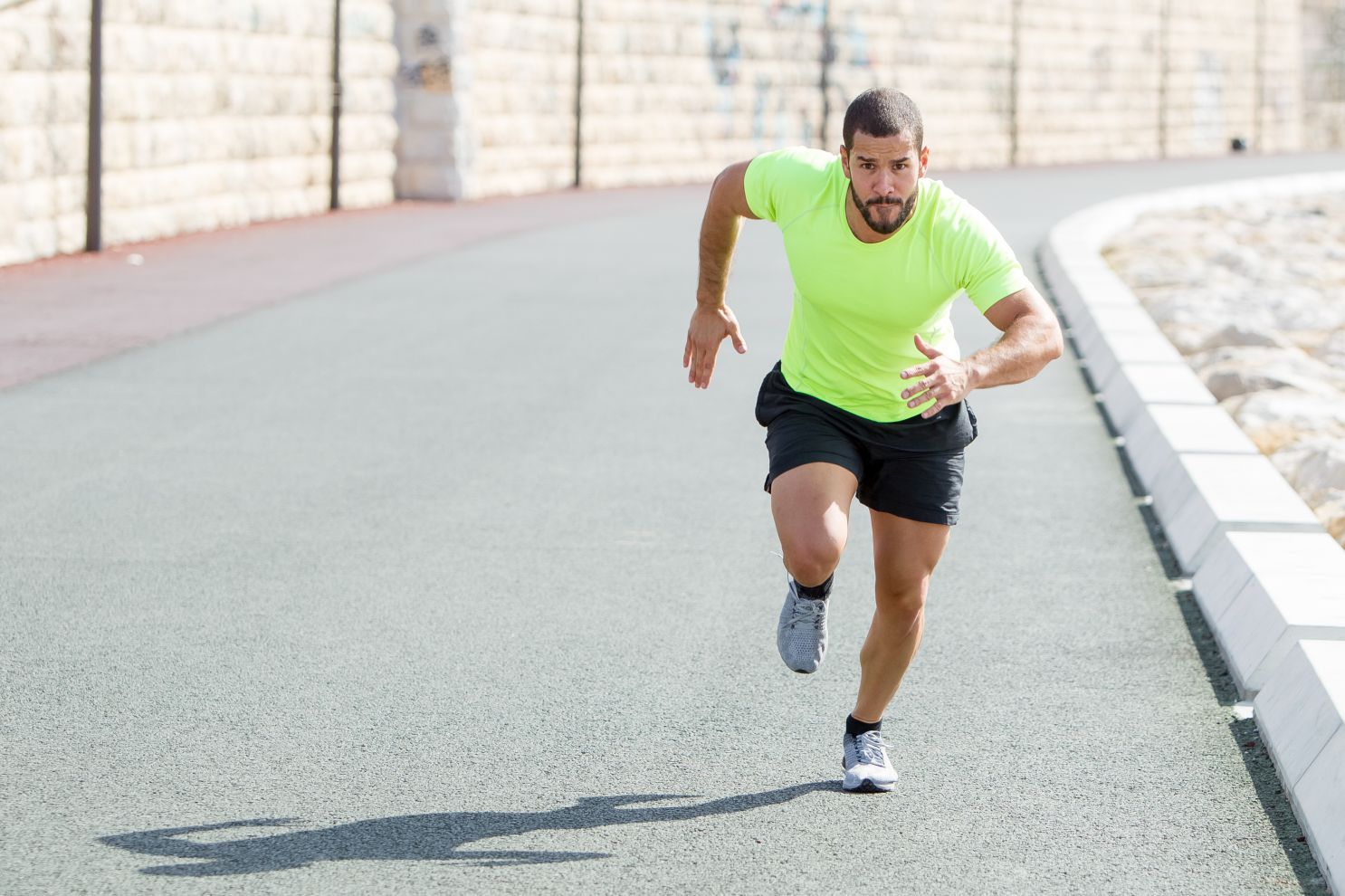 Preparador físico en Ibiza entrenando al aire libre